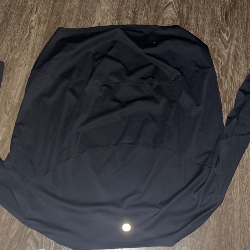 Lululemon Back in action long sleeve top size 6